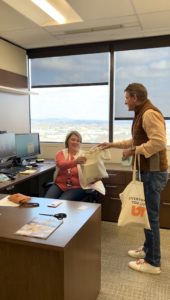 UT President Randy Boyd hands out welcome bags to employees in UT Tower